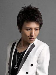 曹轩宾个人资料,才华横溢的音乐才子，演绎动人旋律的人生旅程